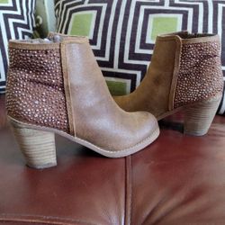 Woman's Leather Boots 