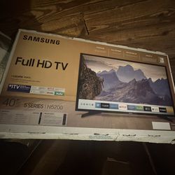 Samsung TV 40 Inch TV.  Barely Used.  