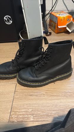 Doc Martens 1460 boot size 8