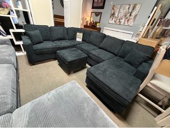 Black Sectional Sofa with Ottoman! Easy financing! 🙏🏡😍