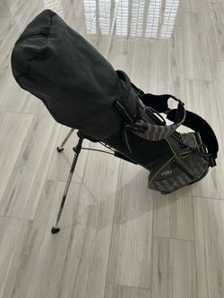 https://offerup.com/redirect/?o=VVMuS2lkcy5Hb2xm ultra light 57” complete set  age 8-10