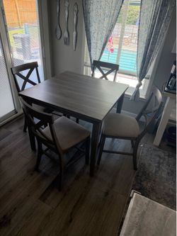 Gently used Dinette