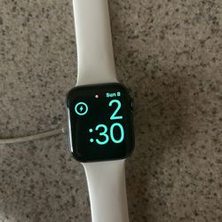 Apple Watch Series 5 Nike