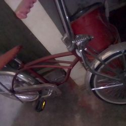 LOWRIDER BIKE JUST LIKE YOU SEE HERE READY TO RIDE NO PROBLEM WITH IT PRICE $300 DOLLARS 