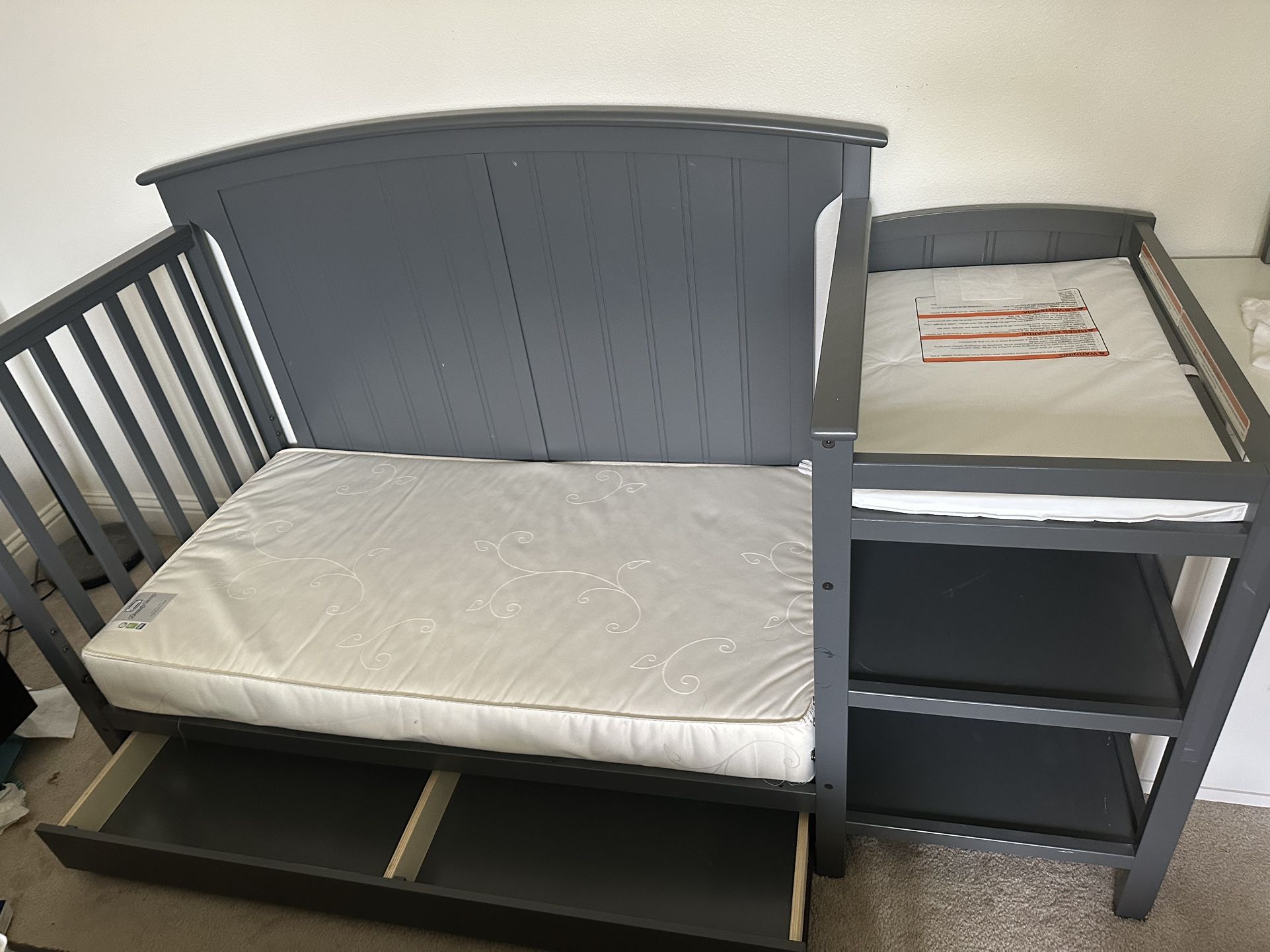 Storkcraft Convertible Baby Crib With Changing Table