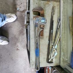 Heavy Duty Aluminum 18" Pipe Wrench And Others 