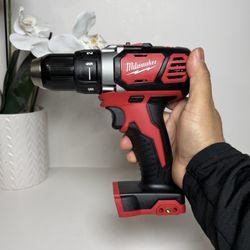 Milwuakee Hammer Drill M18