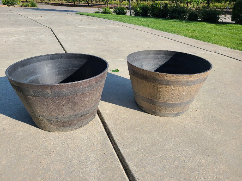 Resin Whiskey Gardening Barrel Planters for Sale 