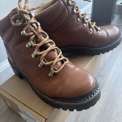 Universal Thread Brown Lace-Up Hiking Boots – Size 9