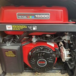 🔌 Predator 13,000W TRI-FUEL Generator – Like New – Only Used 4x! 🔥