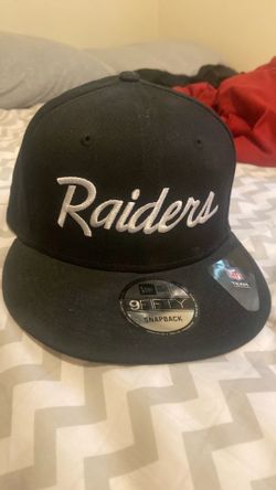 Black Raiders snap back hat