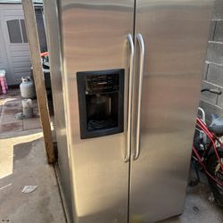 GE Refrigerator/freezer! 