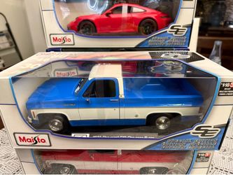 Maisto Special Edition 1974 Chevrolet C10 Cheyenne Super “ Blue & White” 1:18 Scale Die-Cast