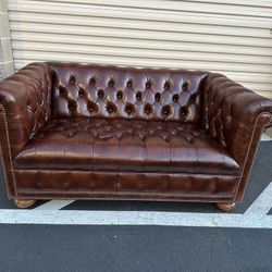 Schafer Bros leather love seat / Sillon de piel marca Schafer Bros