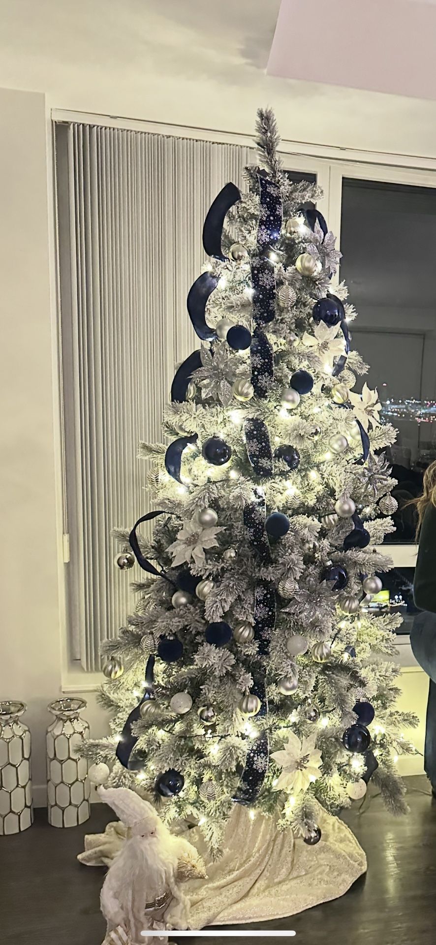 7.5 ft Christmas tree with lights and all other accessories