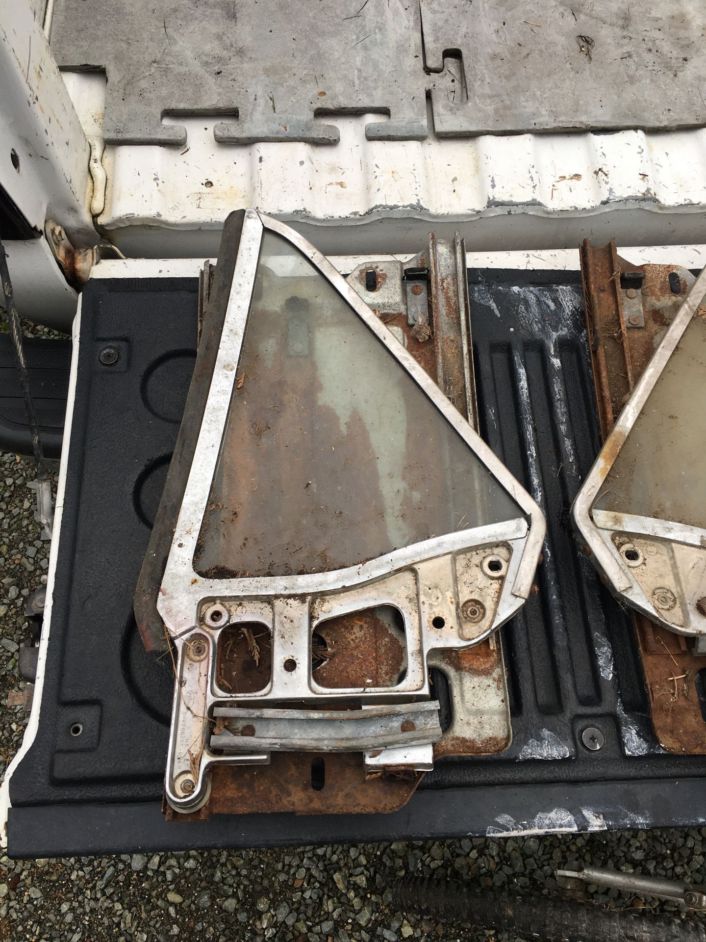1960s Ford Mustang rear windows