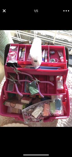 This is a box full of arts and crafts items I’ll kinds of random Clay, paints, clipper tools etc. firm on price. Some new and some is opened. Comes w