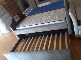 Trundle bed