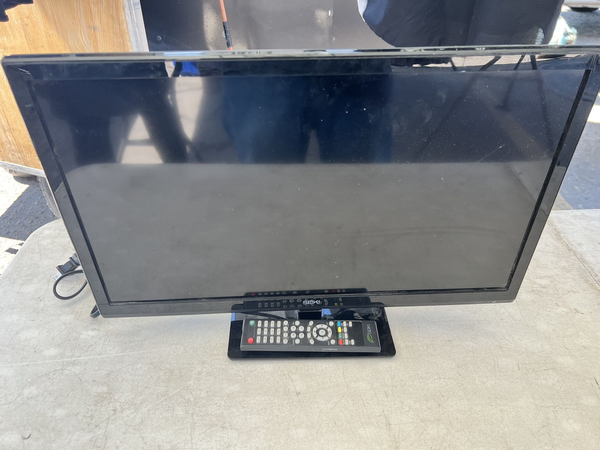 Small Tv With Remote 
