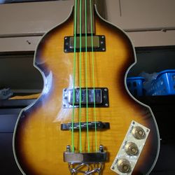 Hofner Style Fretless Bass, Douglas Bass