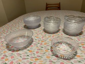 2 Kinds of Small Plastic Bowls