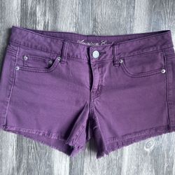 American Eagle Outfitters Jean Shorts SZ 10 Denim Shorts Distressed Hem Burgundy