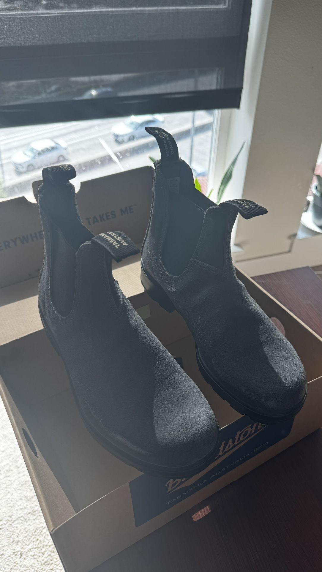 New/Unused Woman Blundstone Suede Boots