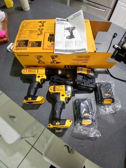 Set Completo De Taladros Y BaterĂas