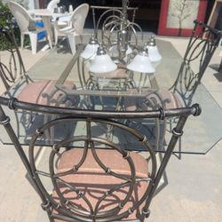 It's  Dinner Table Five Pieces Good Condition 👍