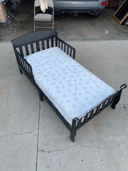 Toddler bed with mattress