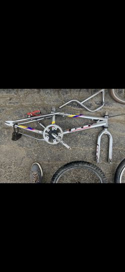 1989 GT Interceptor  With original decals, handle bars, forks, cranks, chain, and 2 piece sprocket 