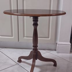 Bombay Company Medium Cherry  Oval Coffee Table,measures 21" H x 14" W x 19" L.