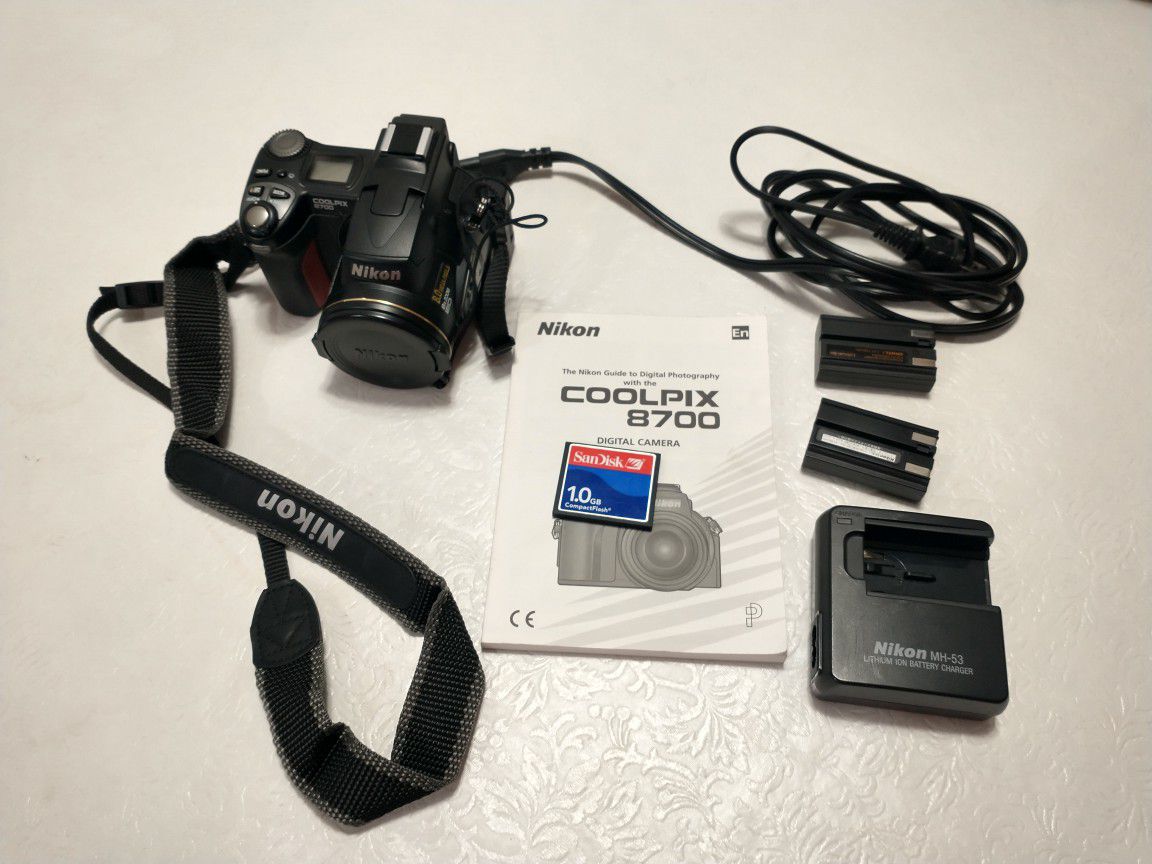 Nikon coolpix 8700 camera