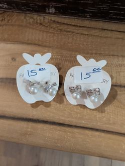 Pearl bow earrings