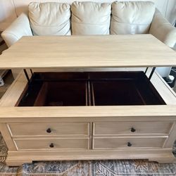 Bolanburg Coffee Table with Lift Top