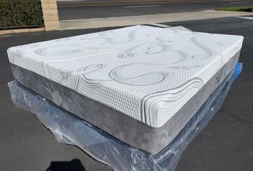 Queen Organic Cool Gel Memory Foam!!