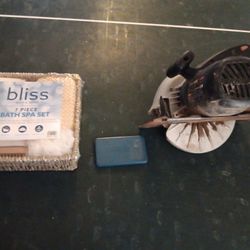 Skill Saw, Bath Set, Power Bank
