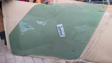 03-05 front left range Rover window glass driver's side LH drivers