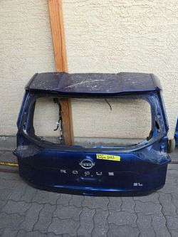 Nissan roge tail gate