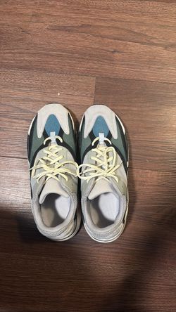 YEEZY WaveRunner 700 as 10.5