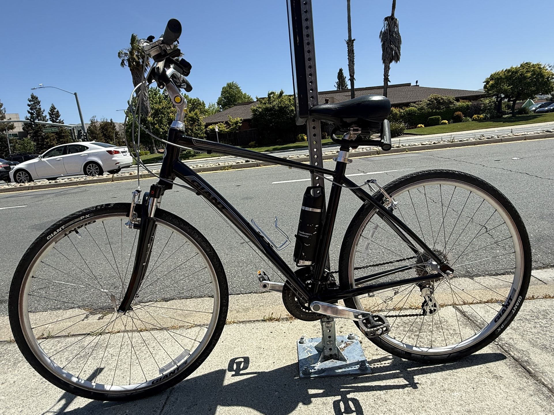 GIANT Cypress DX Hybrid Bike