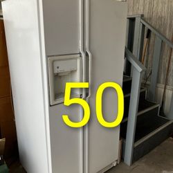 General Electric Side by Side Refrigerator  21 Cu Ft(dimensions:33" W 30" D 66" H