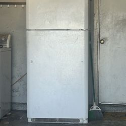 Free Refrigerator . It’s Not Cooling, And I Don’t Wanna Fix It