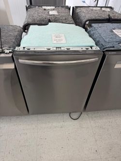 Frigidaire Gallery 24 in. Top Control Dishwasher with CleanBoost and Third Rack – Model GDSH4715AF