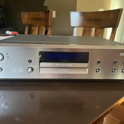 Integra research RDV-1 DVD/CD PLAYER & APOGEE DAC (MSRP $4,500)