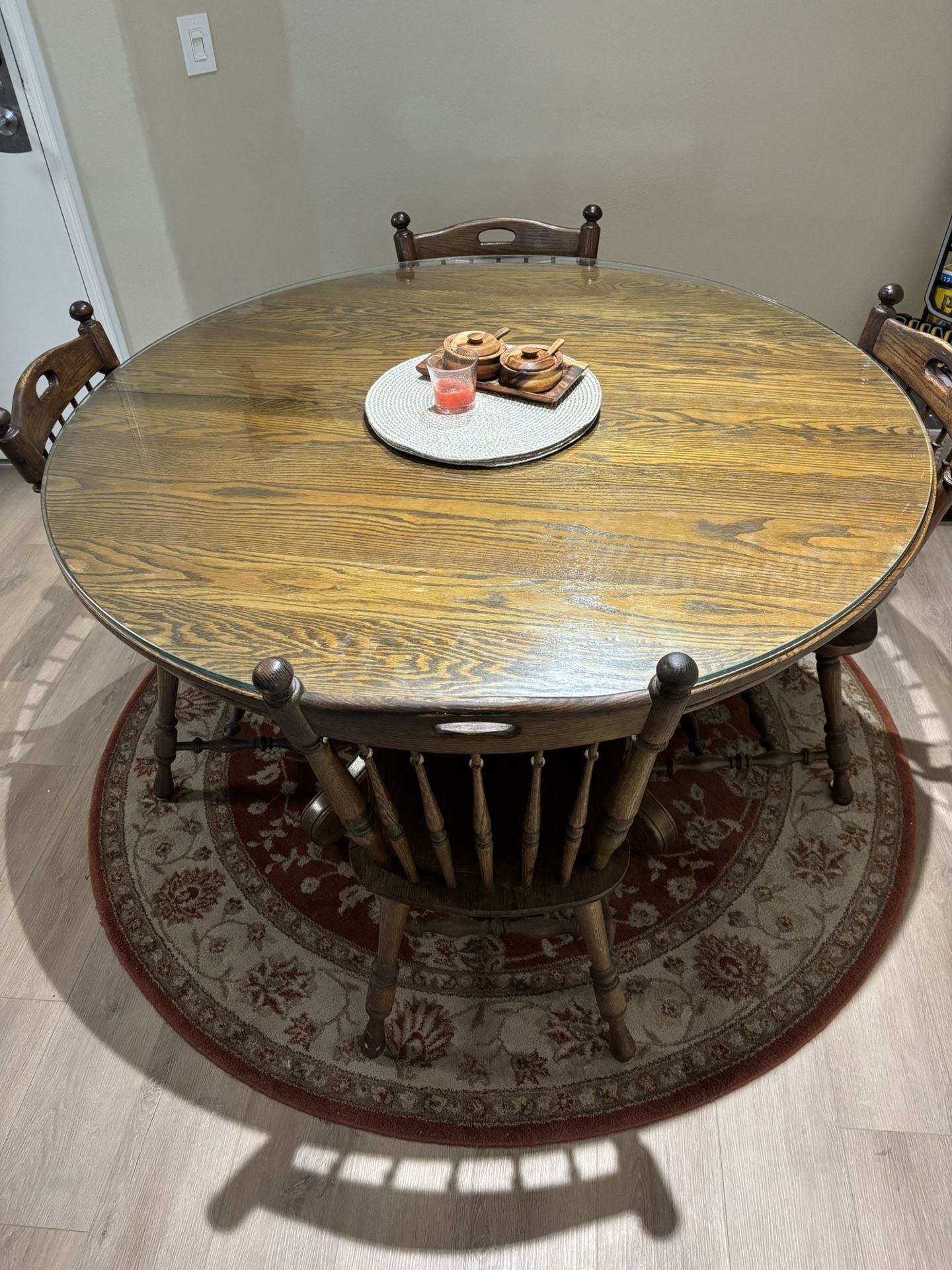Circular Dining Table w/Four Chairs