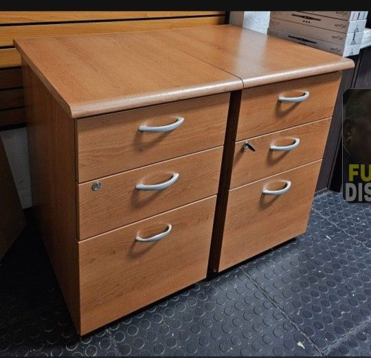 Wood cabinet with 3 storage drawer
