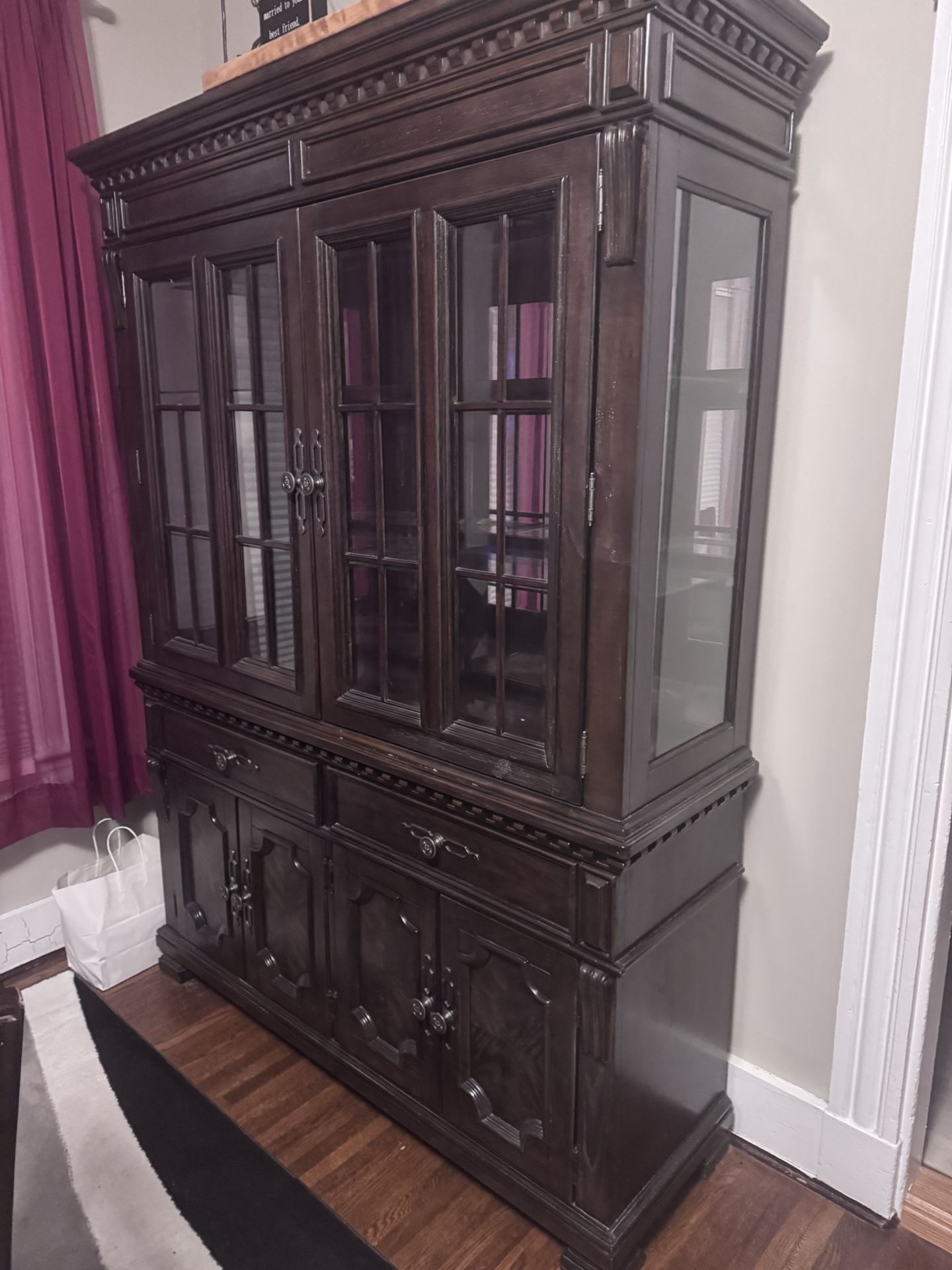 China Cabinet And  Hutch