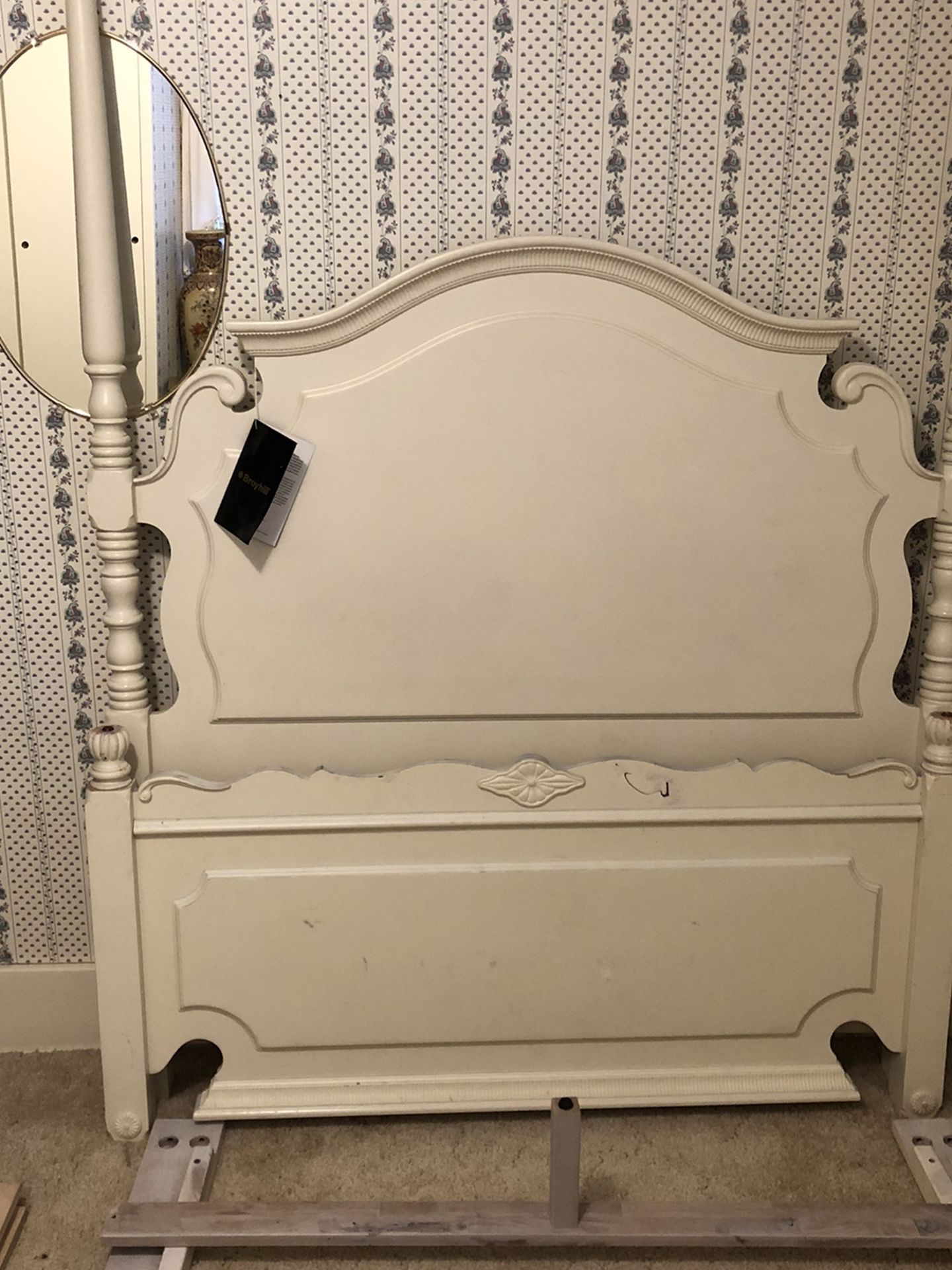 Broyhill Full Size Bed