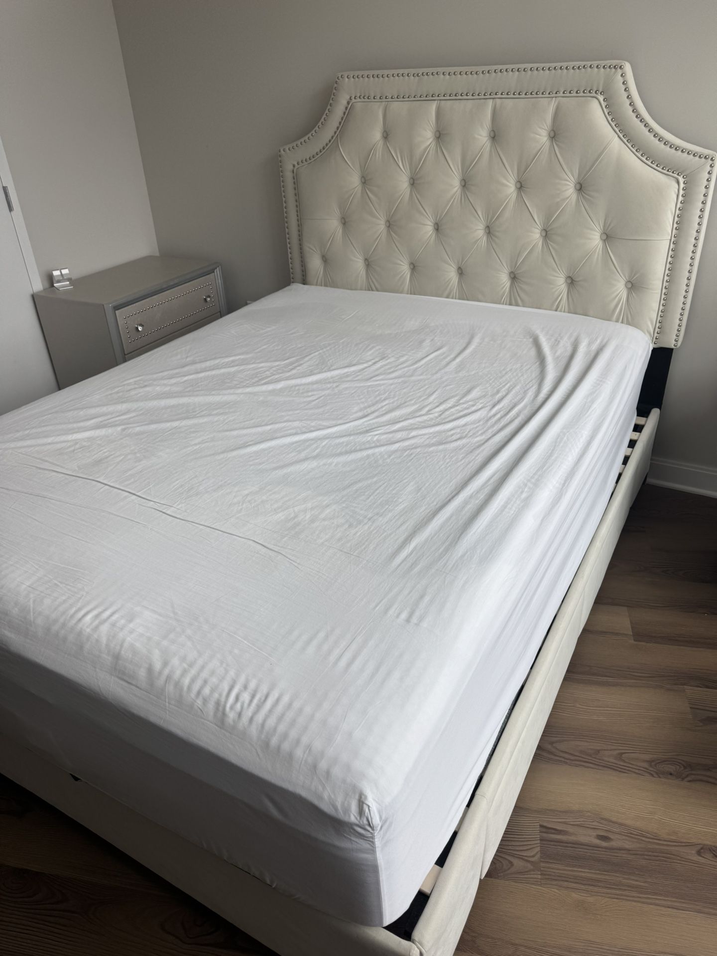 Upholstery Bed Frame And Mattress 